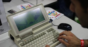 …zwei MS-DOS Laptops laden…